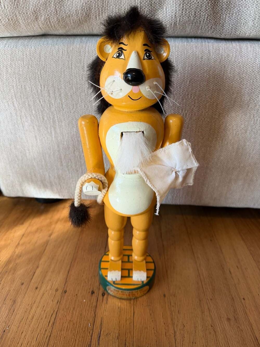Kurt Adler Wizard of Oz Cowardly Lion Nutcracker Collection 14”